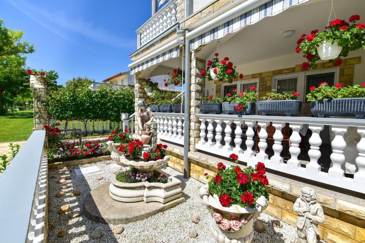 Apartments Rote Rosen Nin Bagian luar foto